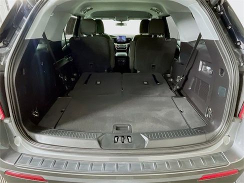 Used 2021 Ford Explorer XLT image 28