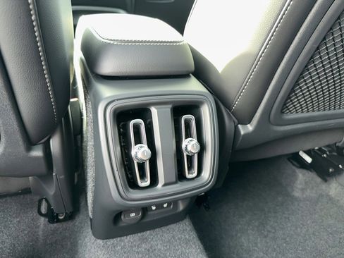 Certified 2025 Volvo XC40 B5 Core image 16