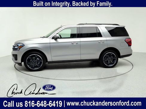 Used 2023 Ford Expedition Limited AWD/4WD image 3