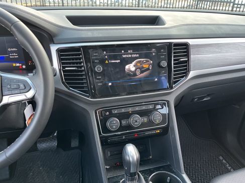 Used 2022 Volkswagen Atlas Cross Sport SE image 17