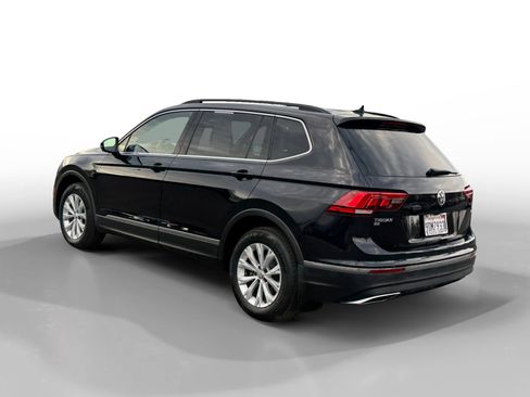 Used 2018 Volkswagen Tiguan SE w/ Panoramic Sunroof Package image 3