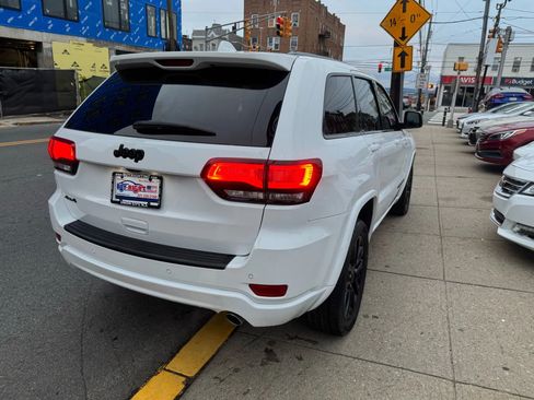 Used 2020 Jeep Grand Cherokee Altitude image 8