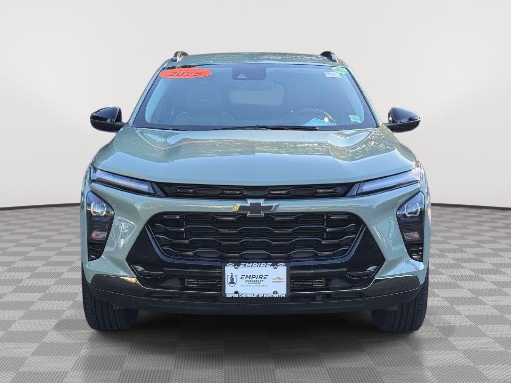 Used 2025 Chevrolet Trax ACTIV w/ Driver Confidence Package FWD image 2