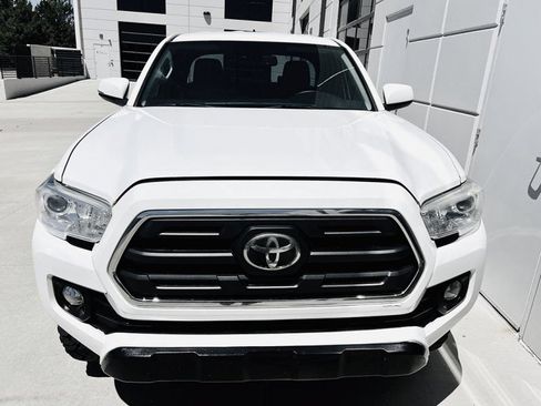 Used 2019 Toyota Tacoma SR5 AWD/4WD image 3