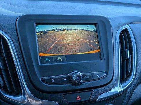 Used 2018 Chevrolet Equinox LT image 23