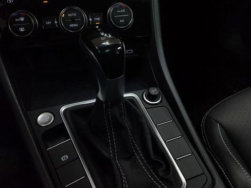 Used 2022 Volkswagen Jetta SE image 14