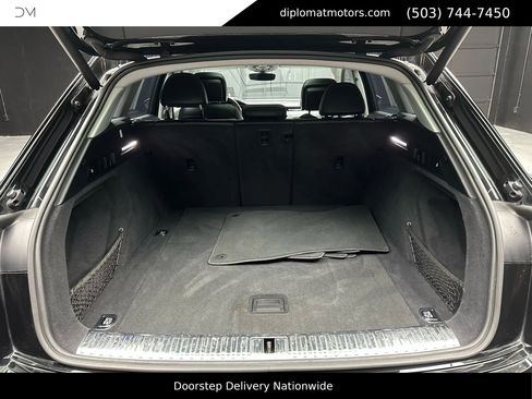 Used 2021 Audi e-tron Prestige image 45
