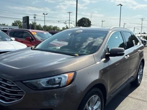 Used 2019 Ford Edge Titanium AWD/4WD image 3