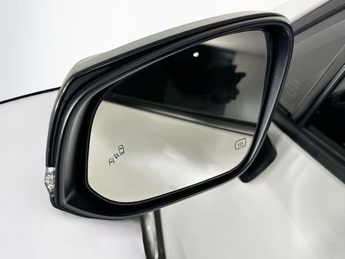 Used 2025 Toyota Corolla Cross LE FWD image 16