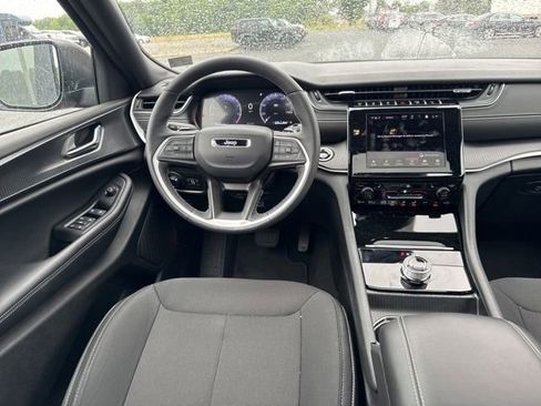 Used 2025 Jeep Grand Cherokee Laredo X w/ Luxury Tech Group I AWD/4WD image 28