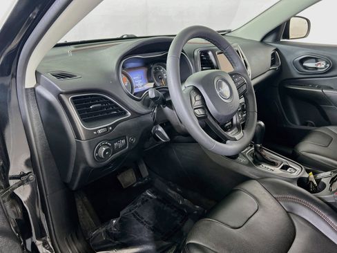 Used 2022 Jeep Cherokee Trailhawk w/ Premium Leather Package AWD/4WD image 9