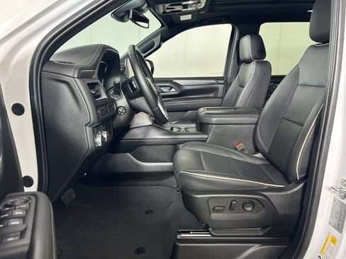 Used 2024 GMC Yukon SLT w/ SLT Premium Package AWD/4WD image 12