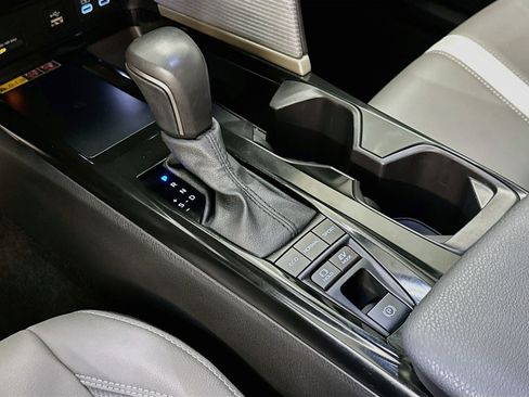 Used 2025 Toyota Camry SE FWD image 25