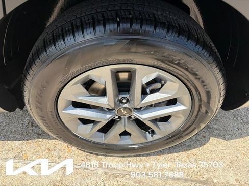 Certified 2025 Kia Telluride LX FWD image 8