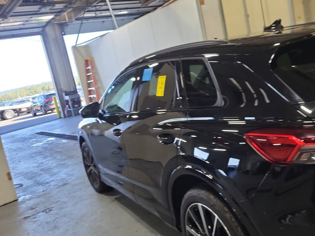 Used 2022 Audi Q4 e-tron Premium Plus AWD/4WD image 4