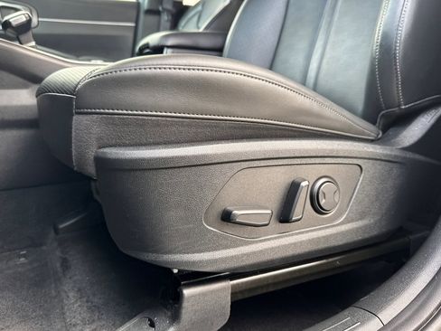 Used 2024 Kia Sorento S image 13