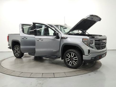 Used 2024 GMC Sierra 1500 AT4 w/ Technology Package AWD/4WD image 9