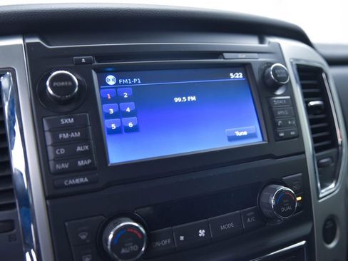 Used 2018 Nissan Titan SV w/ SV Convenience Package image 21