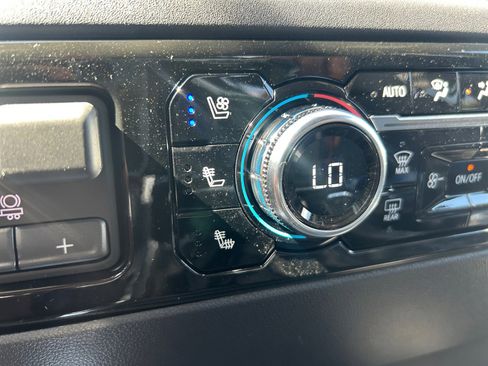 New 2026 GMC Sierra 1500 SLT image 24