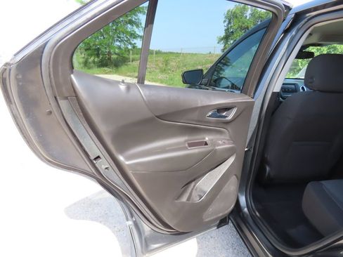 Used 2020 Chevrolet Equinox LT FWD image 25
