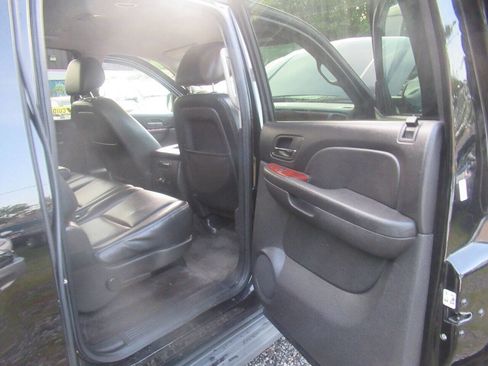 Used 2013 Chevrolet Suburban LT image 21
