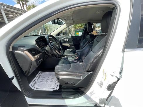 Used 2017 Jeep Cherokee Limited FWD image 5