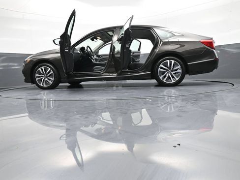Used 2018 Honda Accord Touring image 48