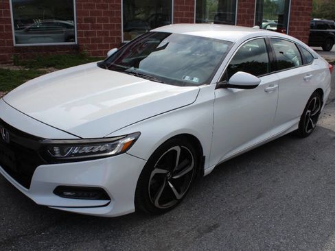 Used 2019 Honda Accord Sport image 2