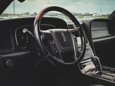 Used 2016 Lincoln Navigator L Select AWD/4WD image 2