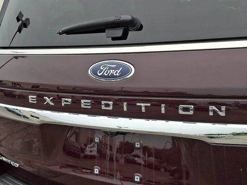 Used 2024 Ford Expedition Limited AWD/4WD image 34
