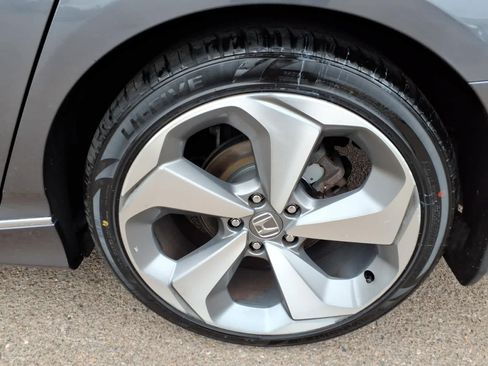 Used 2018 Honda Accord Touring image 8