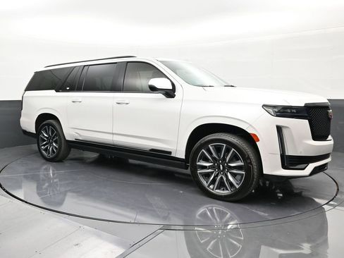 Certified 2024 Cadillac Escalade ESV Sport Platinum w/ Heavy-Duty Trailer Package AWD/4WD image 7