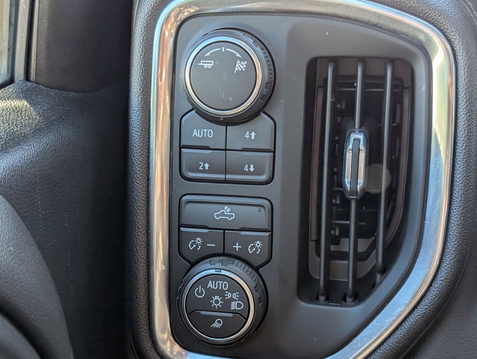 Used 2019 Chevrolet Silverado 1500 LT w/ All-Star Edition AWD/4WD image 22
