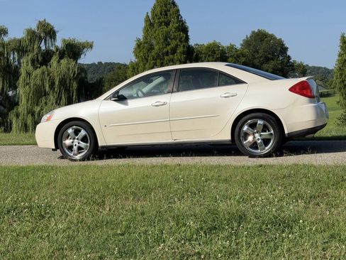 Used 2008 Pontiac G6 GT w/ Premium Package FWD image 3