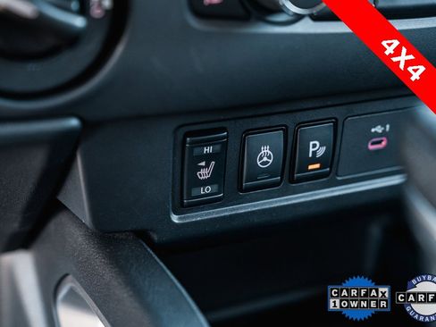 Used 2024 Nissan Frontier SV w/ Technology Package image 19