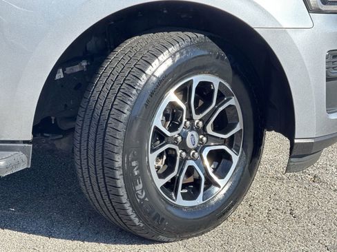 Used 2024 Ford Expedition XLT image 12