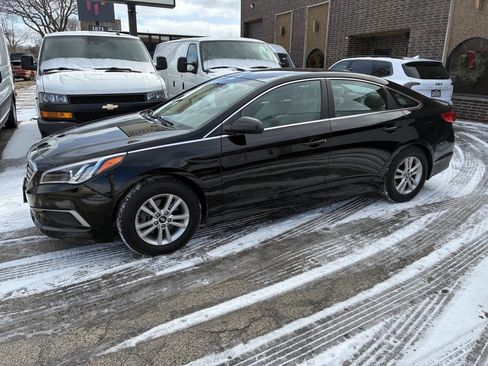 Used 2017 Hyundai Sonata SE w/ Cargo Package image 10