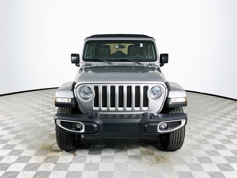 Used 2018 Jeep Wrangler Unlimited Sahara image 2