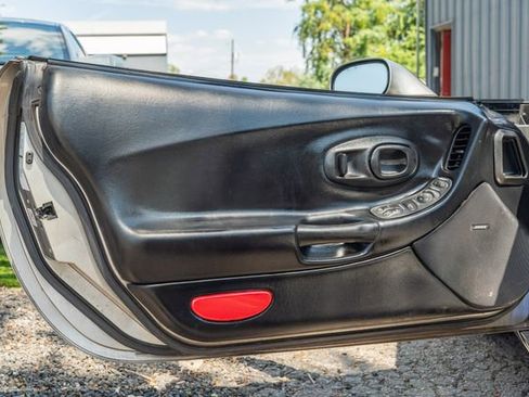 Used 2002 Chevrolet Corvette Convertible w/ Preferred Equipment Group2 image 17