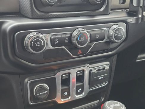 Used 2020 Jeep Wrangler Sport image 21