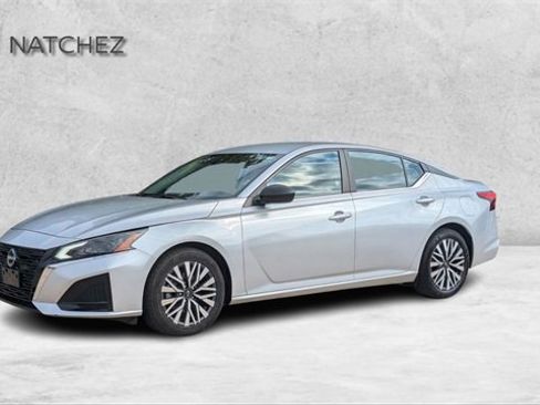 Used 2024 Nissan Altima 2.5 SV image 1