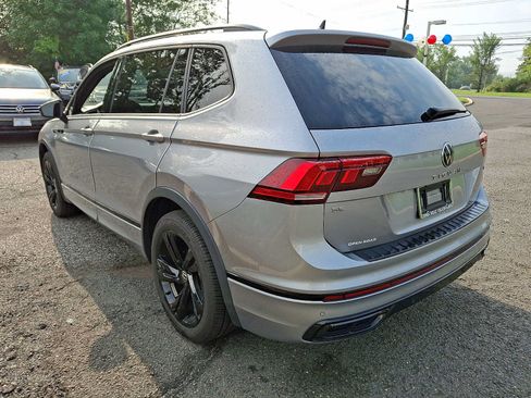Used 2024 Volkswagen Tiguan SE R-Line AWD/4WD image 4