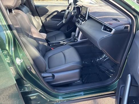 Used 2025 Toyota Corolla Cross XLE image 34