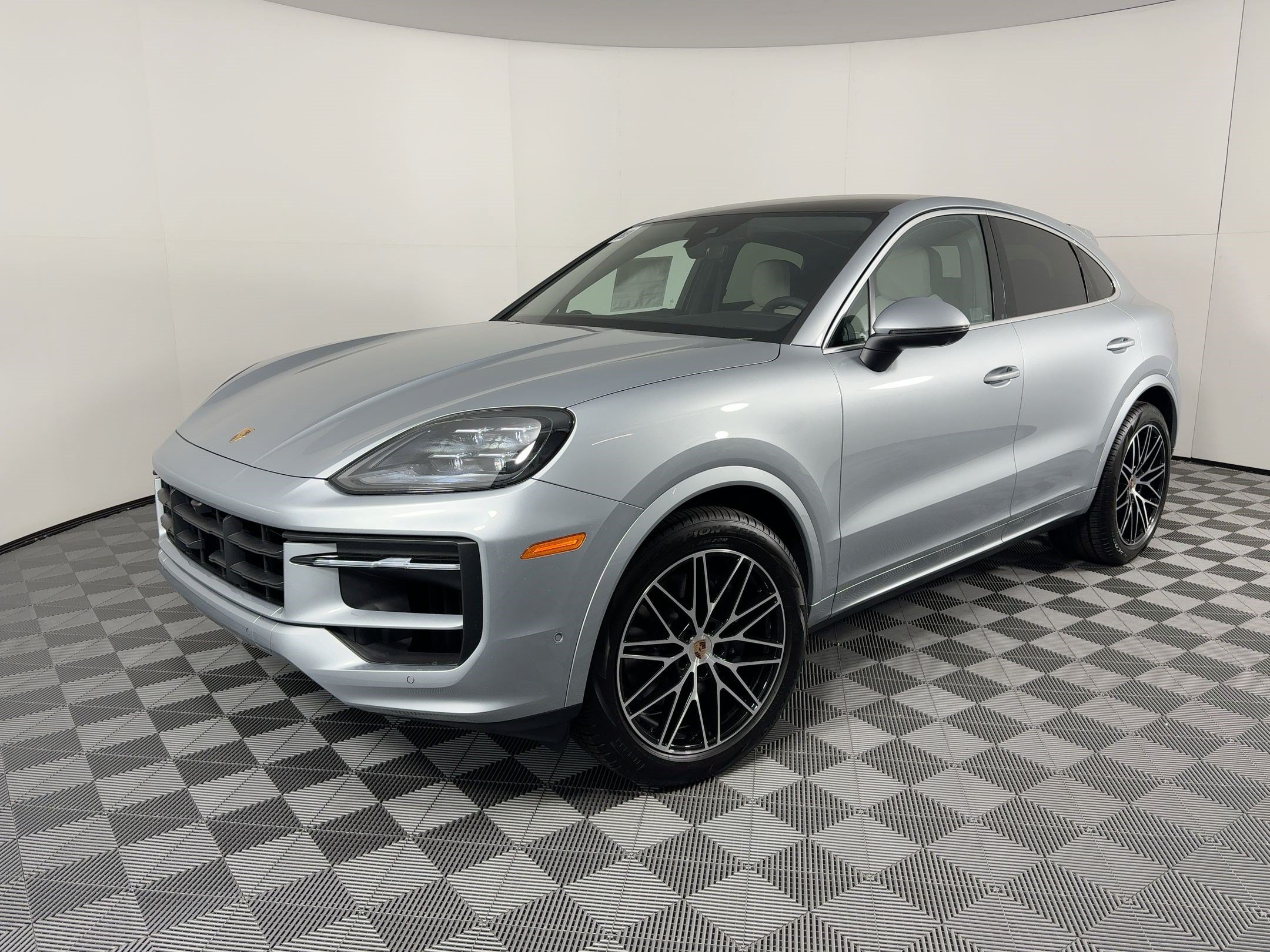 Certified 2026 Porsche Cayenne Coupe AWD/4WD image 1