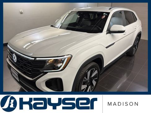Used 2025 Volkswagen Atlas Cross Sport SE AWD/4WD image 3