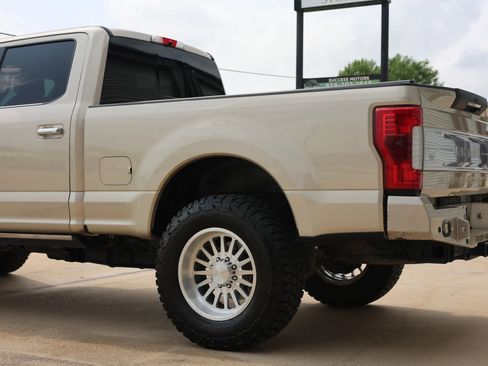 Used 2017 Ford F250 King Ranch w/ King Ranch Ultimate Package image 5