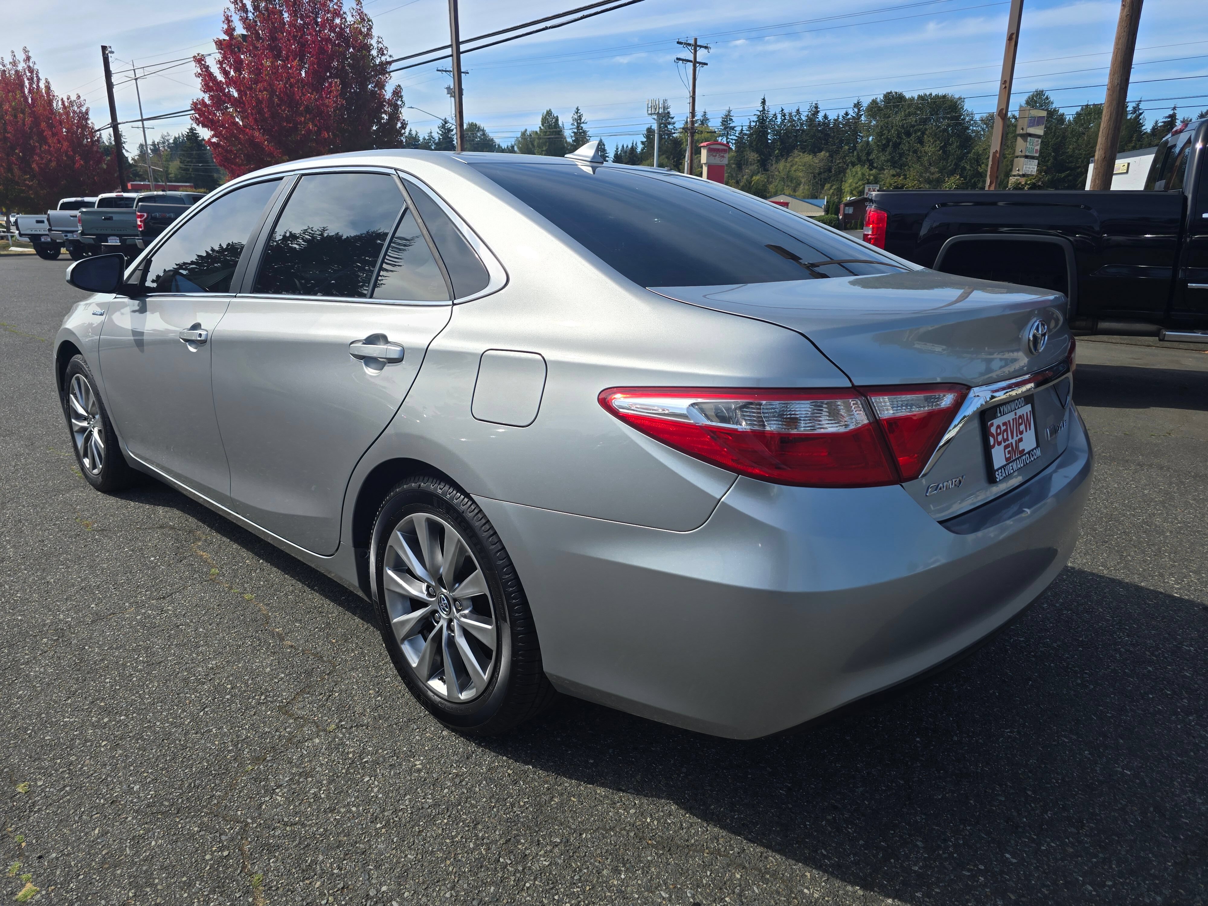Used 2016 Toyota Camry XLE w/ Moonroof Package FWD image 5