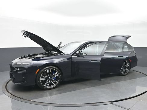 Used 2023 BMW 760i xDrive w/ Luxury Rear Seating Package AWD/4WD image 39