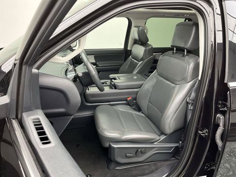 Used 2025 Ford Expedition Active AWD/4WD image 13