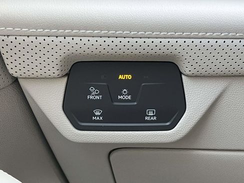 New 2026 Volkswagen Atlas SE FWD image 30